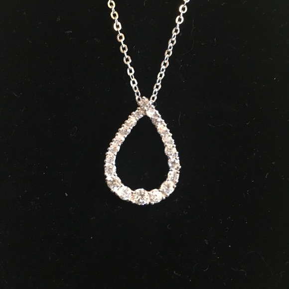 Gorgeous! Crystal Teardrop Necklace✨ - Picture 3 of 8